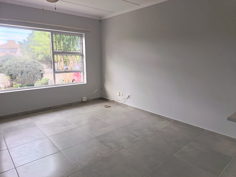 To Let 2 Bedroom Property for Rent in Wavecrest Eastern Cape